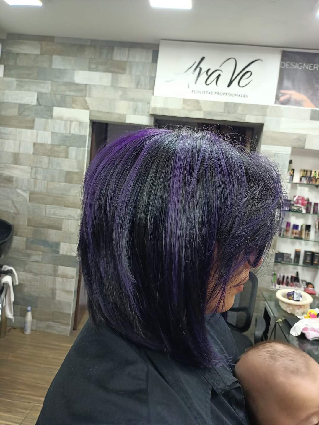 Color morado — resultados en AraVe Estilistas, salón de belleza en Zapopan